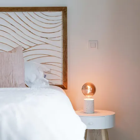 Lägenhet Huswell - Your Perfect Coastal Escape With Swimming Pool